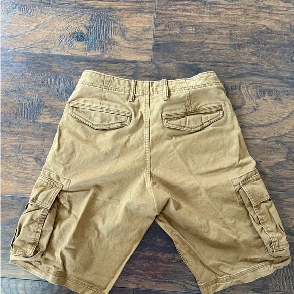 GAP Tan Cargo Shorts with comfy Waistband and Knee-Length Design - Picture 4 of 5